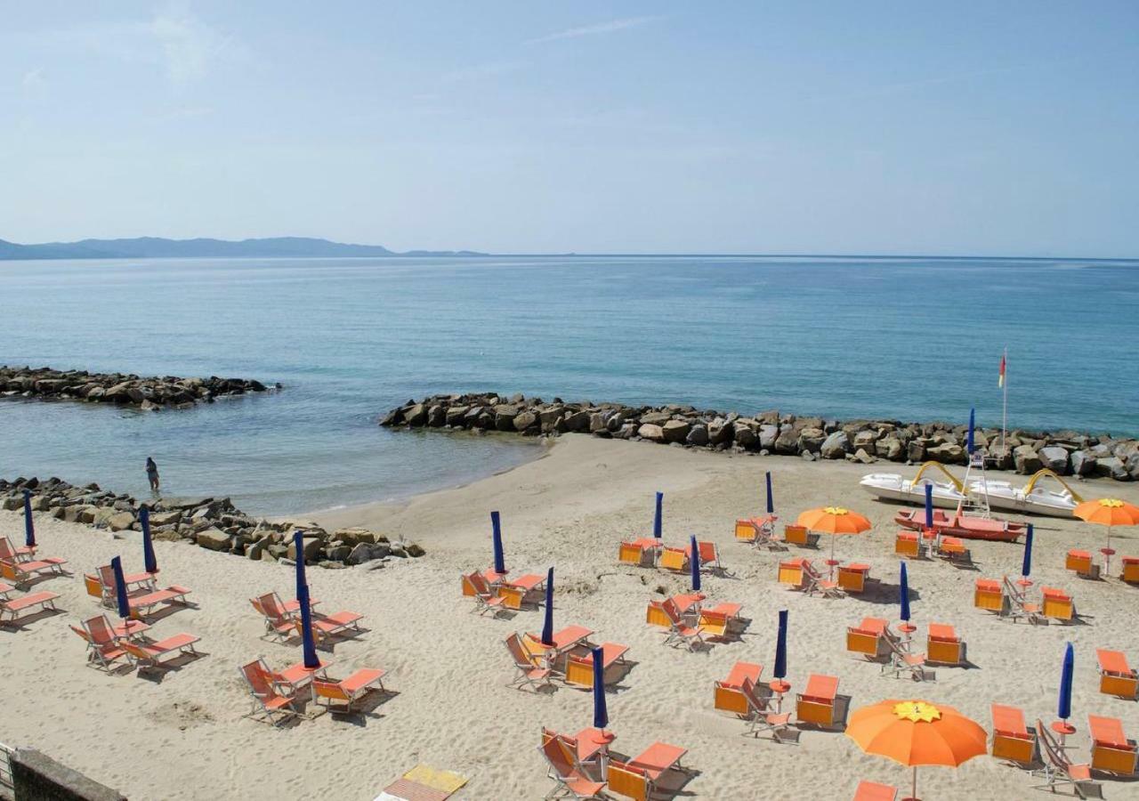 Suite Follonica Beach エクステリア 写真